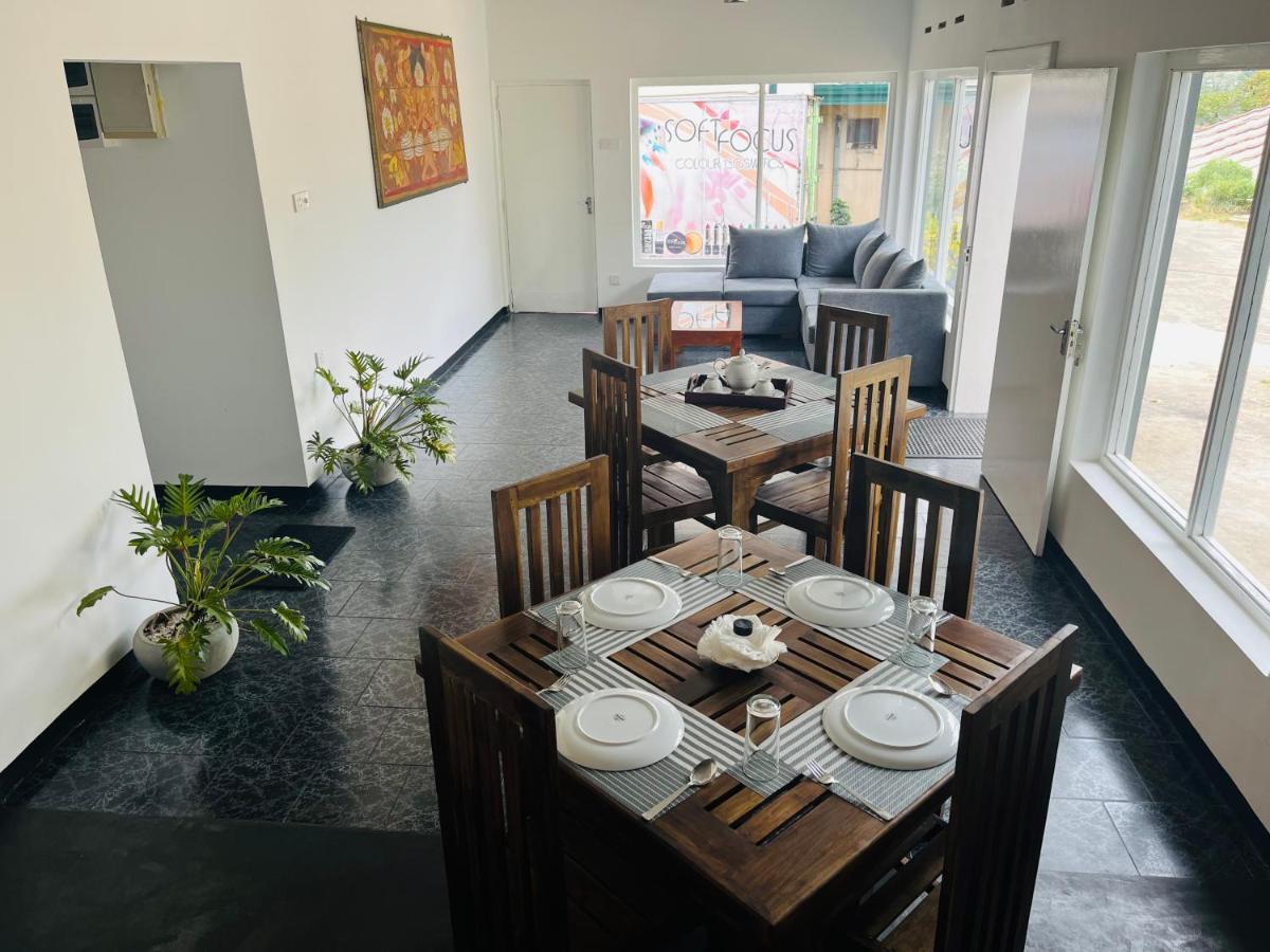 The Lake Round Guest House Kandy Buitenkant foto