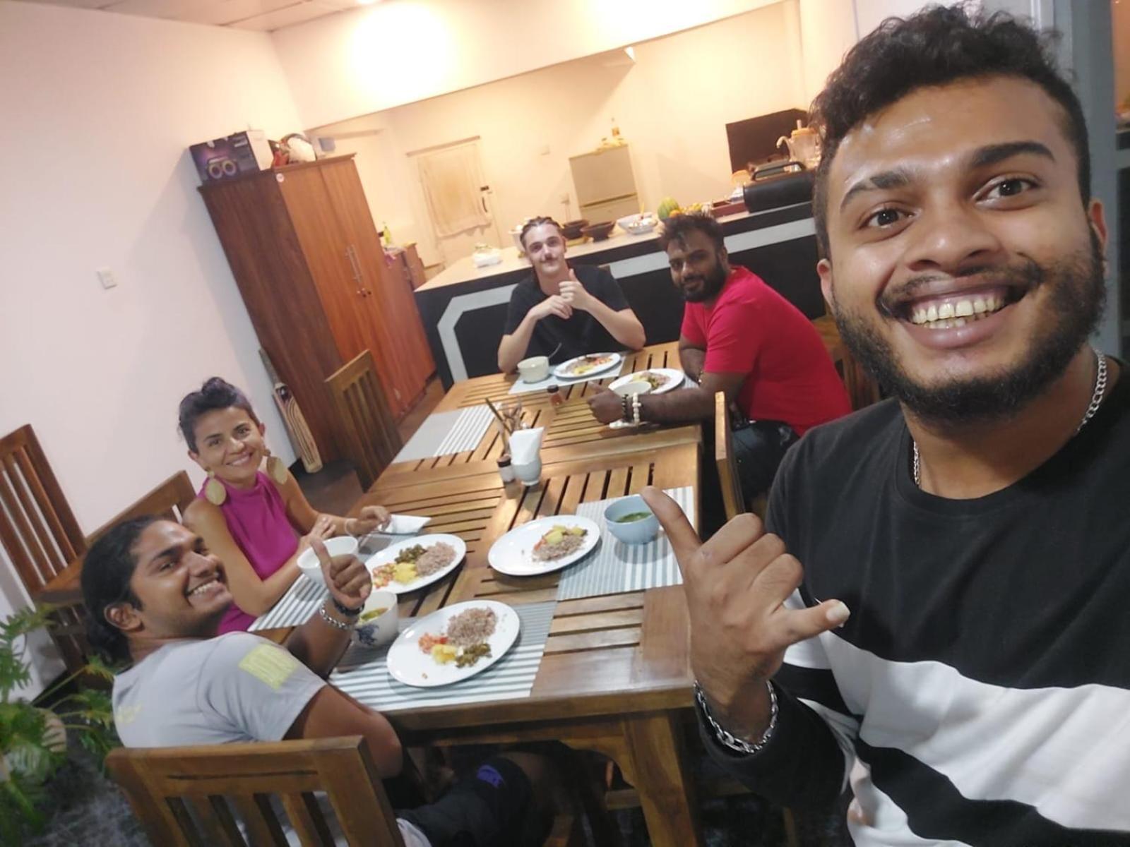 The Lake Round Guest House Kandy Buitenkant foto